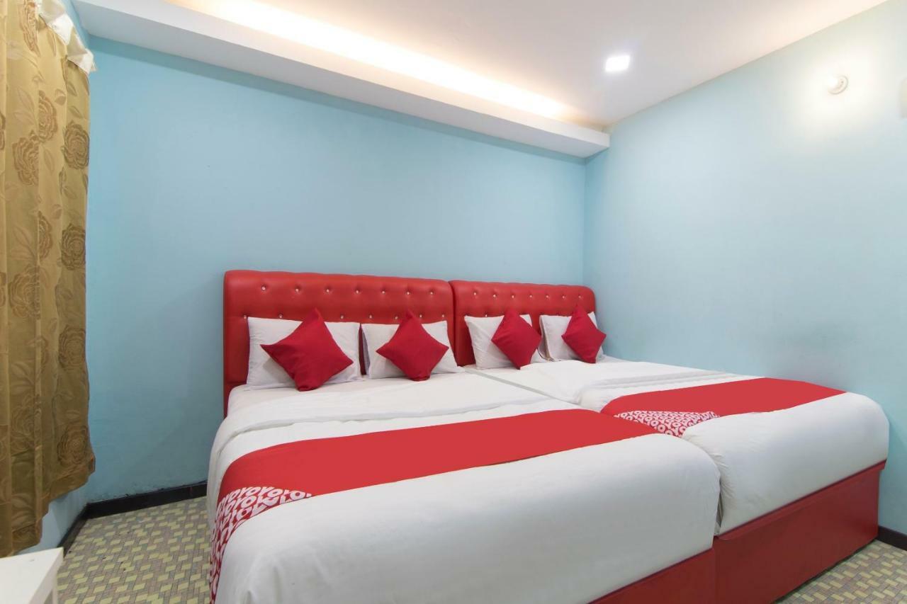 Oyo 1136 Pd Star Hotel Port Dickson Exterior photo