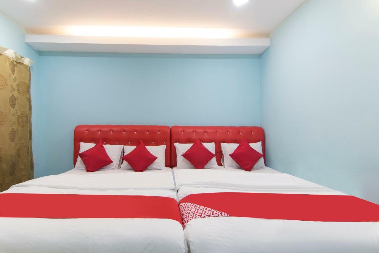 Oyo 1136 Pd Star Hotel Port Dickson Exterior photo