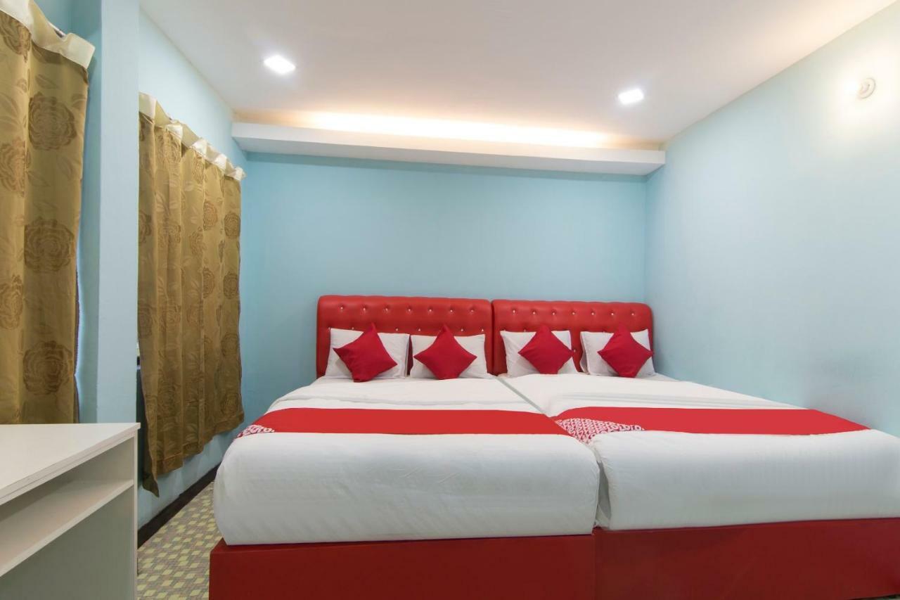 Oyo 1136 Pd Star Hotel Port Dickson Exterior photo