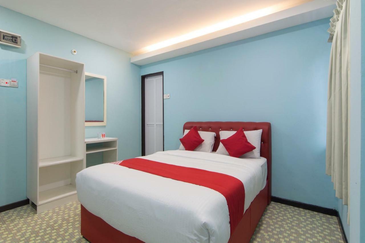 Oyo 1136 Pd Star Hotel Port Dickson Exterior photo