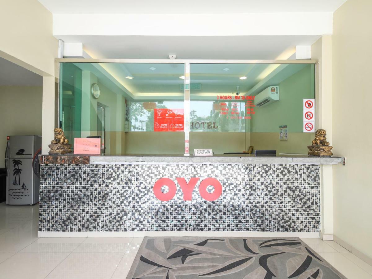 Oyo 1136 Pd Star Hotel Port Dickson Exterior photo
